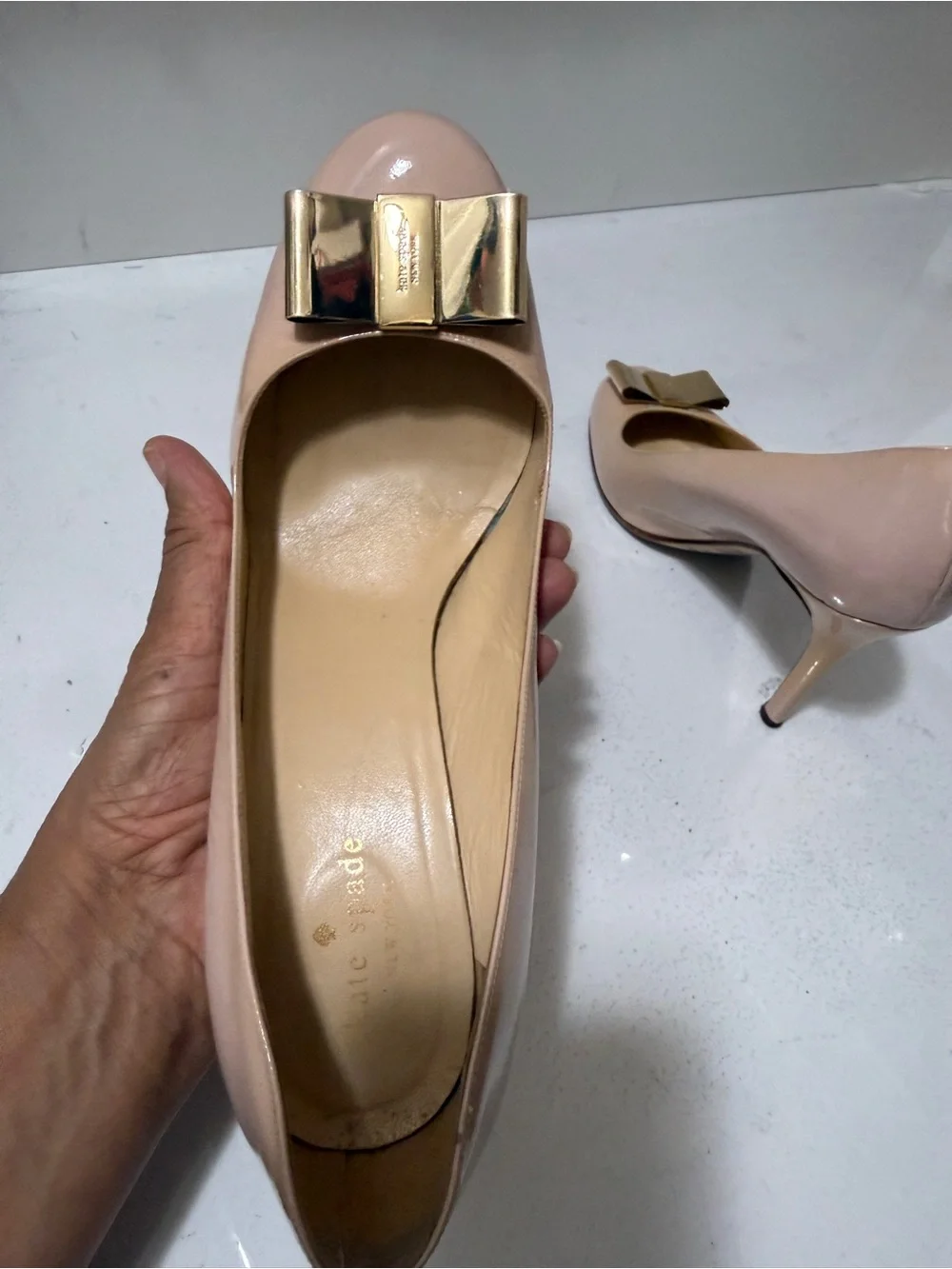 kate spade Nude Patent Leather Bow Pumps with Gold Accent in good condition